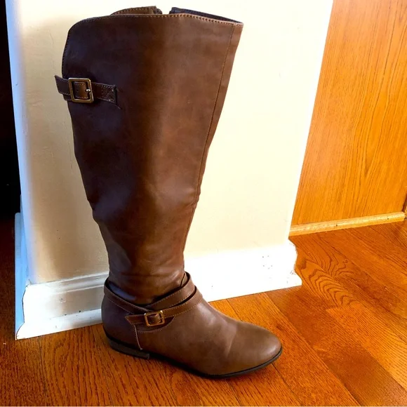 Material Girl High Boots Cognac Size 7.5 M Buckle Zipper Box MCAPRI Lined - Picture 9 of 13